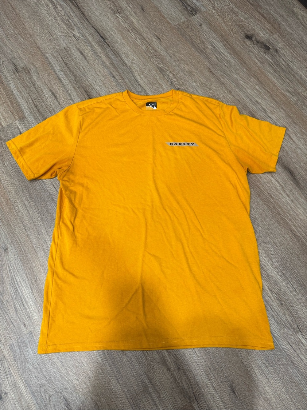 Oakley Men's Short Sleeve Tee in Bright Yellow Gold